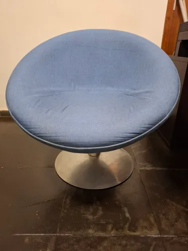 Poltrona jeans com base de alumínio 