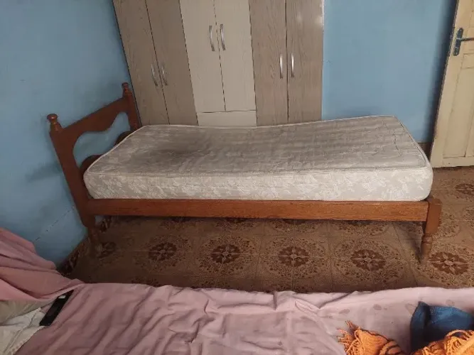 CAMA SOTEIRO EM MADEIRA MAÇIÇA