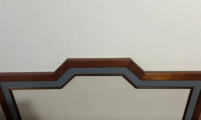 Cama de madeira modelo antigo