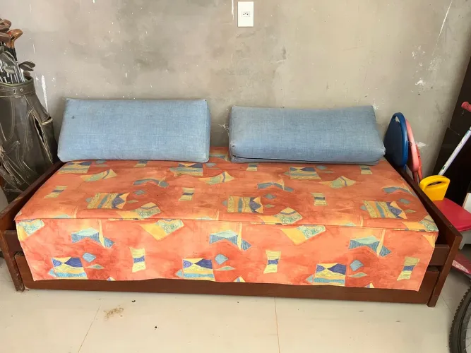 Sofá cama de madeira 