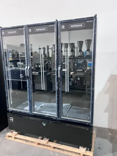 Geladeira expositora 3 portas para resfriados 0 a 7c - pronta entrega