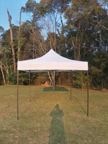 Aluguel de tenda 3x3 articulada profissional.