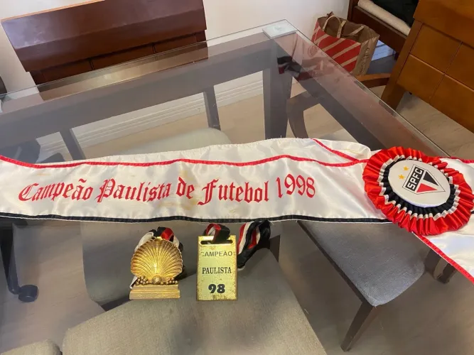 Medalha e faixa de Campeão paulista 1998