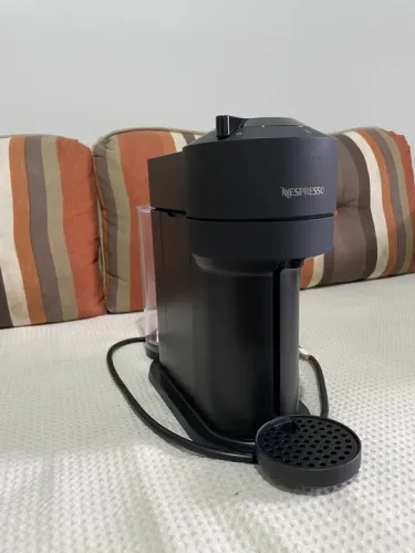 Cafeteira Nespresso Vertuo Next Preta Fosca - Semi Nova, 110V