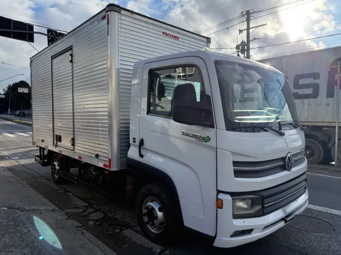 Vw express 2023 baixo km baú super nova