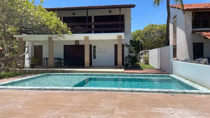 Casa com 05 quartos em Japaratinga