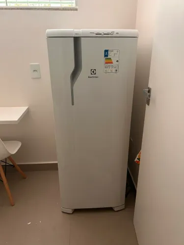 Geladeira degelo automático 240 litros 