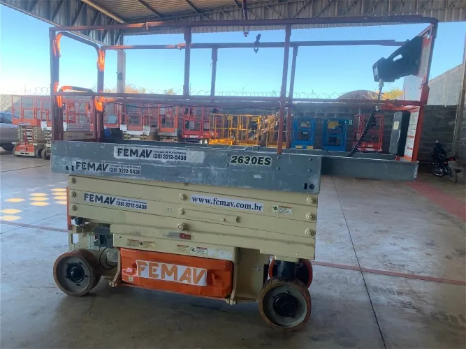 Venda plataforma elevatórias Tesouras