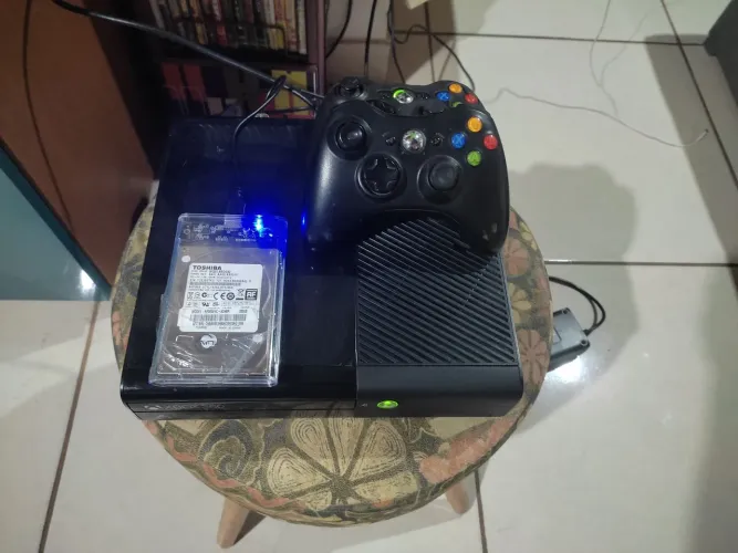 Xbox 360. RGB AURORA AbadAVATAR. 2 CONTROLES, KINECT, 45 JOGOS.