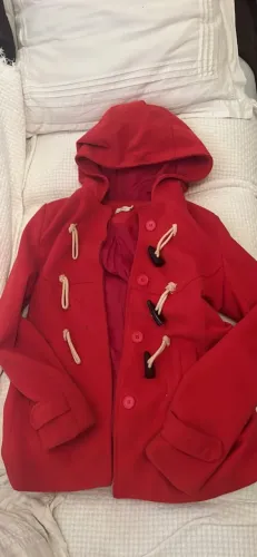 Casaco vermelho com capuz