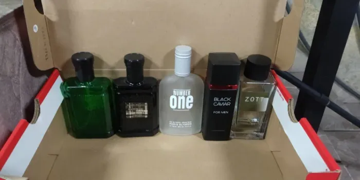 Frascos vázios de perfume