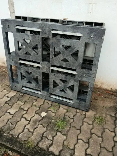 Pallet plástico 1200x1000x166mm $250 cada 