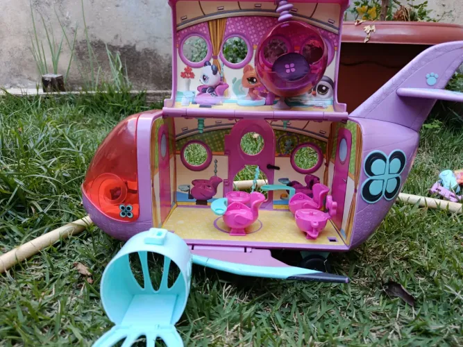Littlest pets shop - avião incompleto e com rachadura no vidro 