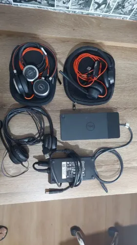 Pacotão de desapego: 3 Headsets: Jabra, Poly e Logitech + Replicador de Portas Dell