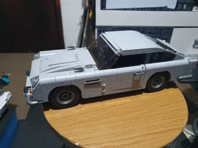 Aston Martin James Bond