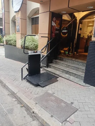 Elevador plano inclinado