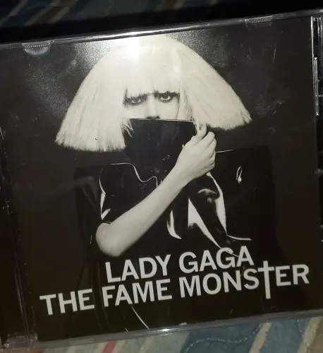 The Fame Monster [Standard Version] Lacrado 