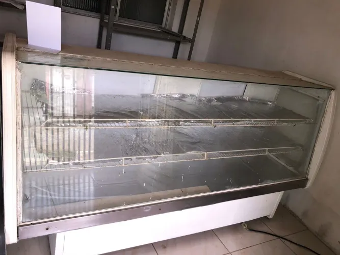 Balcão 2 portas de pães e bolo 