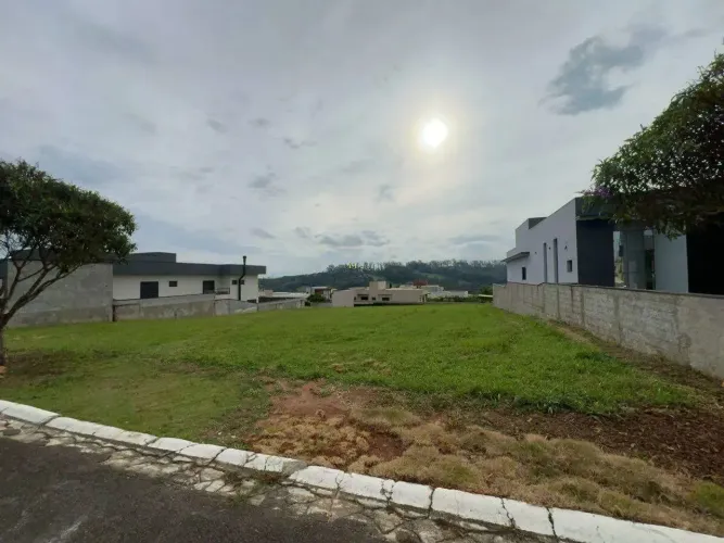 Terreno com 600m² à Venda em Condomínio Valorizado de Bragança Paulista
