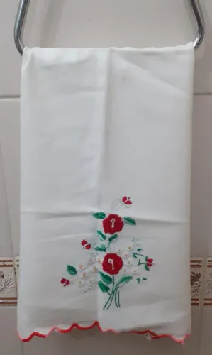 Toalha de Lavabo bordada