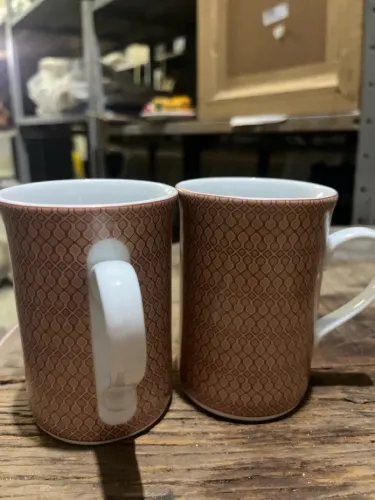 2 Canecas de Porcelana com Design Elegante