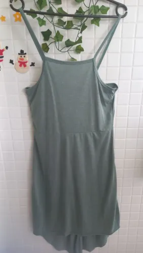 Vestido verde musgo tipo jardineira