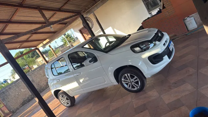 Fiat Uno Attractive 1.0 EVO Fire Flex 8V 5P 2021