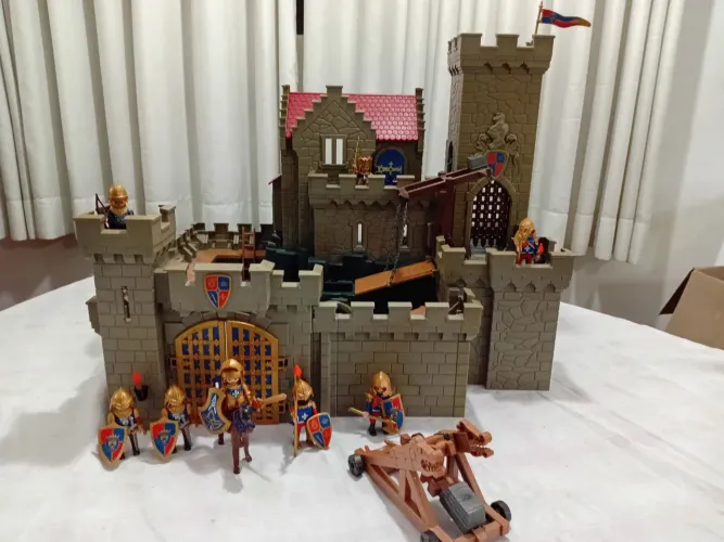 Playmobil Castelo dos Cavaleiros King's Lion