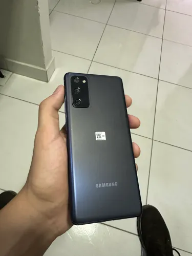 SAMSUNG s20FE