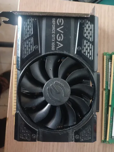 ? PLACA DE VÍDEO EVGA GTX 1050 ?