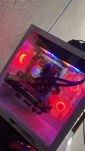PC GAMER I3 8100