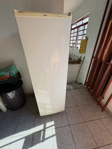 Geladeira 240 litros