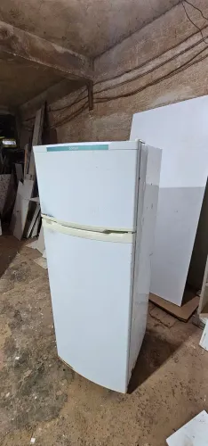 Vendo geladeira consul 334 litros funcionando perfeitamente