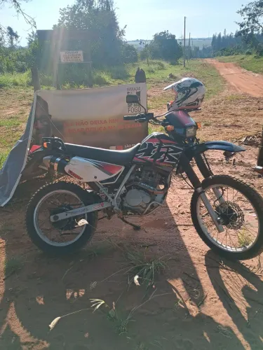 Vendo Xr 200 com documento 