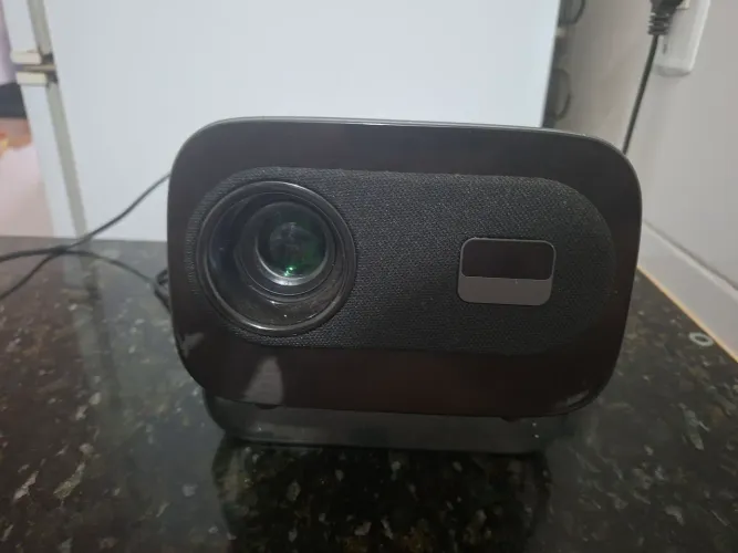 Projetor 4K de alta definição + controle