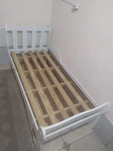 Cama infantil sem colchão