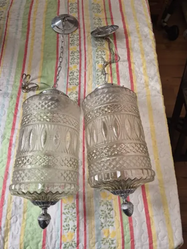 Par de Lustres Pendentes de Vidro Trabalhado - Vintage
