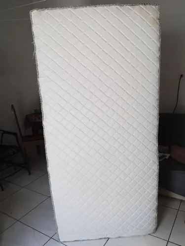 Vende se cama de solteiro