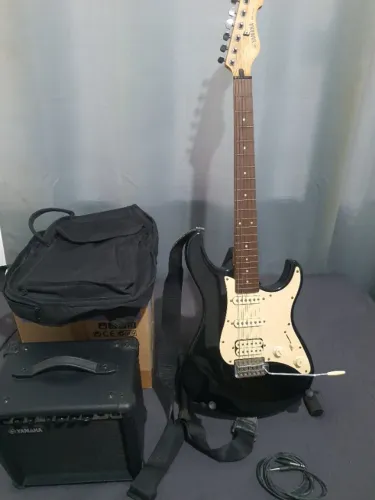 Kit Guitarra Yamaha EG 112C + Amplificador Yamaha GA-15 + Suporte de Chão e Acessórios