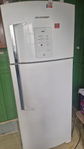 Vende se geladeira