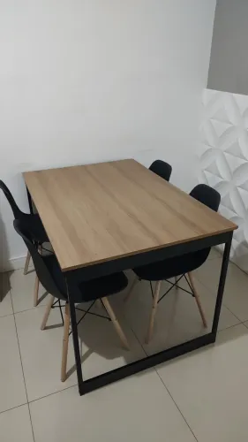 Mesa com cadeiras