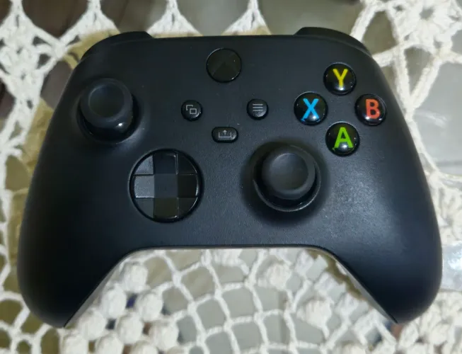 Controle Xbox Series cor carbon black, semi-novo s/ caixa e s/ detalhes valor R$ 369,90 