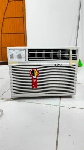 AR CONDICIONADO 10500 BTUS DE JANELA - CAIXA - NOVO COM CAIXA