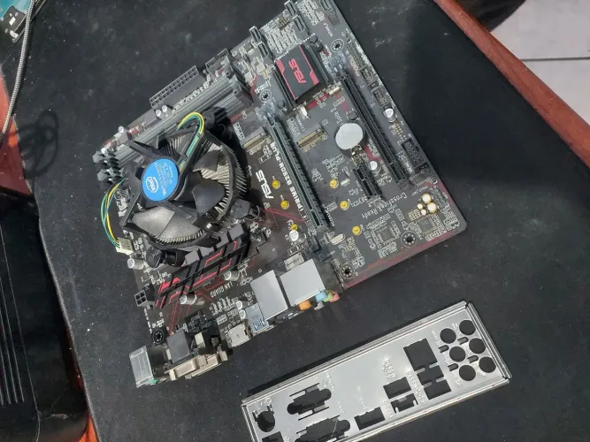 Kit placa mãe Asus B250 + I7 7700