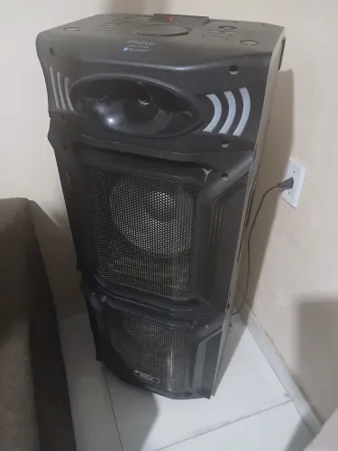 Uma caixa de som