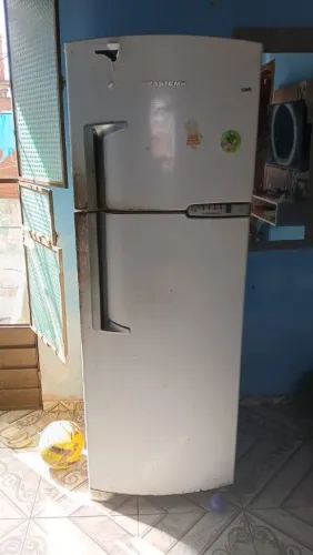 Vendo geladeira BRASTEMP DUPLA, Só pega a parte de cima..PRA VENDER RÁPIDO