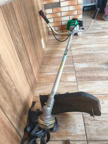Vendo máquina de cortar grama.