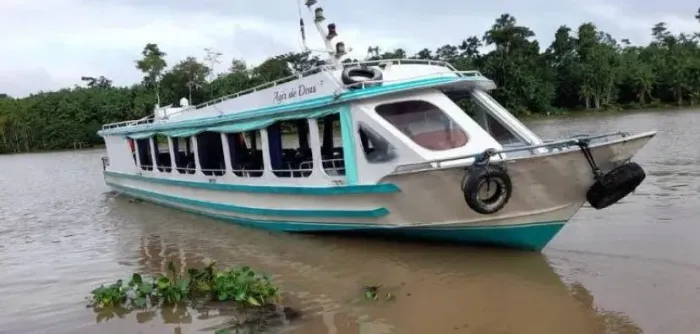 Lancha expresso 67 passageiros 2010<br>Motor scania 400Hp 