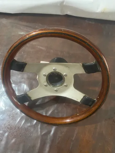 Volante madeira raro