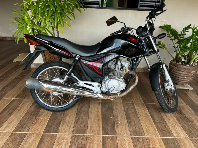 Vende se Honda Fan ESDI 150cc ano 2013 edição especial FIPE 12.100$